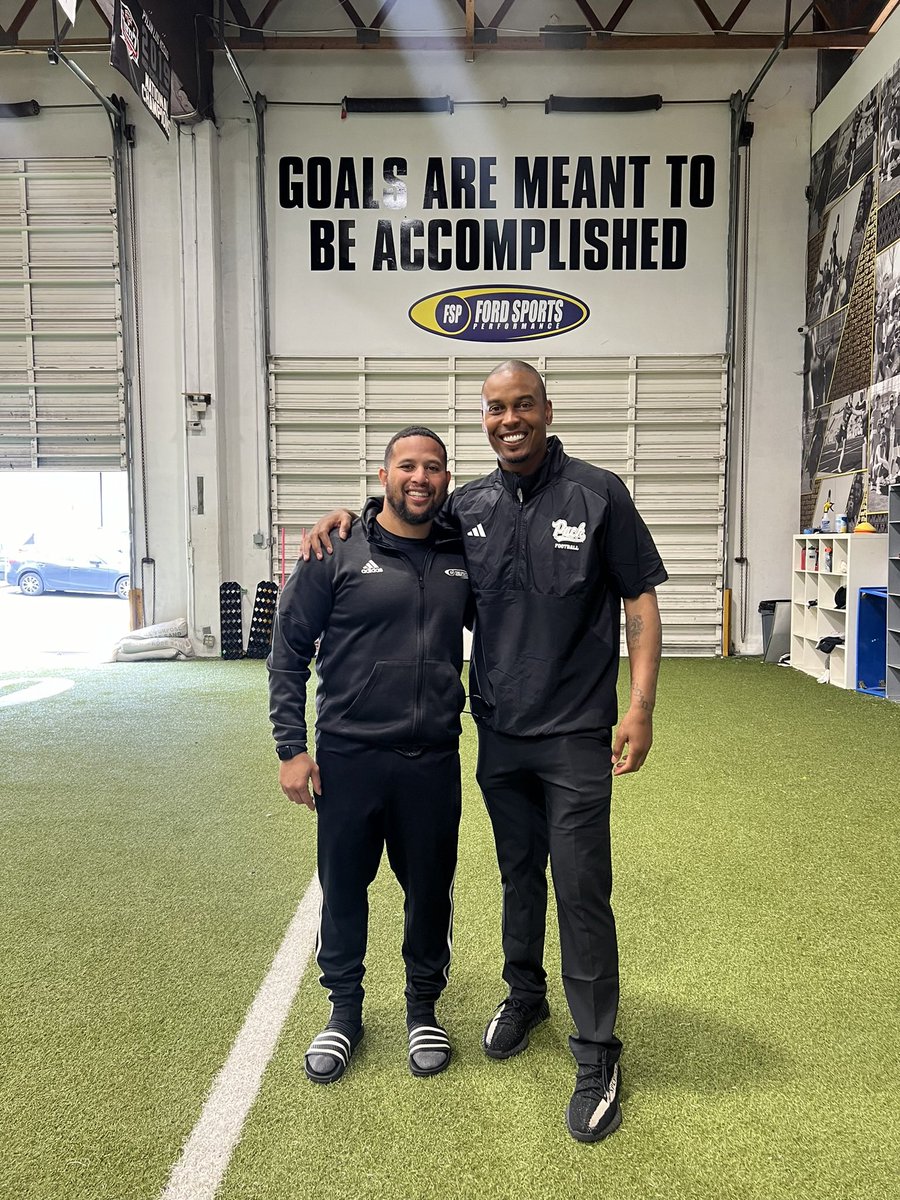Appreciate my guy @Joey_thomas24_ for pulling up to the lab to talk about the FSP ballers and more ways to continue to make WA football better!
