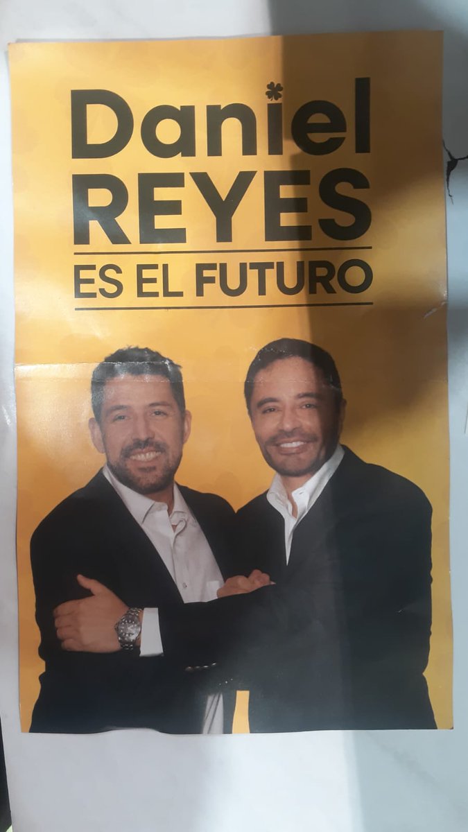 PaoLetrada's tweet photo. @ServelChile @CNNChile @Contraloriacl ..Hoy en la avenida de San Jorge en la comuna La Florida, comenzamos a recibir flyer de campaña anticipada para las primarias...Hasta cuando se predica una cosa y se hace otra...ESTO ES UN ACTO ILEGAL. @rodolfocarter da el ejemplo! https://t.co/tOaeUHGemN