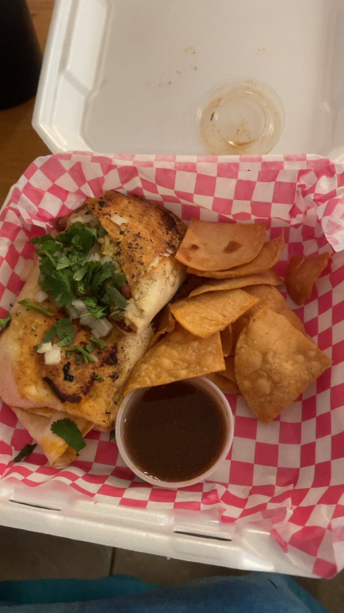 The way to my heart is food😋🤤🤤