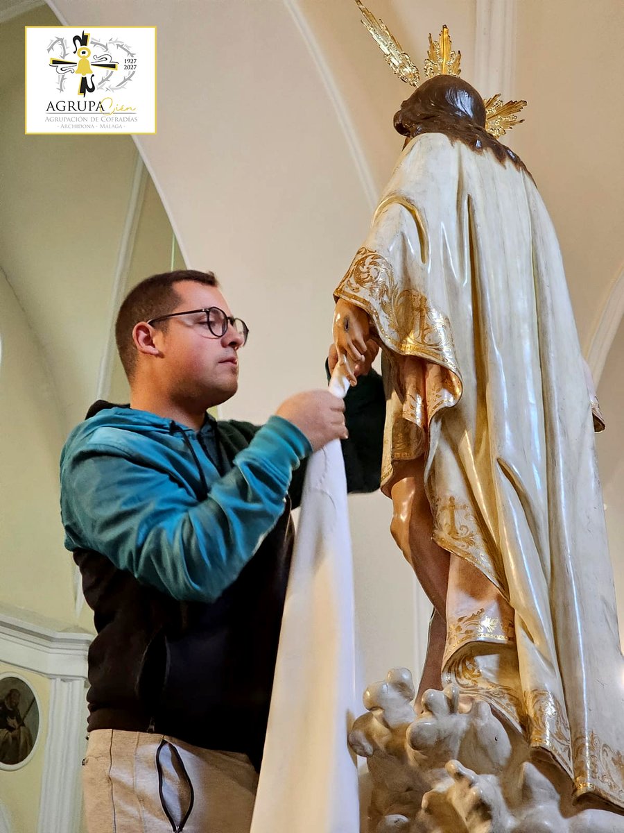 En la noche de hoy se ha hecho oficial el nombramiento del cofrade Oscar Serrano Alzosa como Camarero del Stmo. Cristo Resucitado, habiendo sido su estreno esta pasada Semana Santa 2024. Le deseamos el mejor de los desempeños y que el Señor Resucitado guíe todos sus pasos.