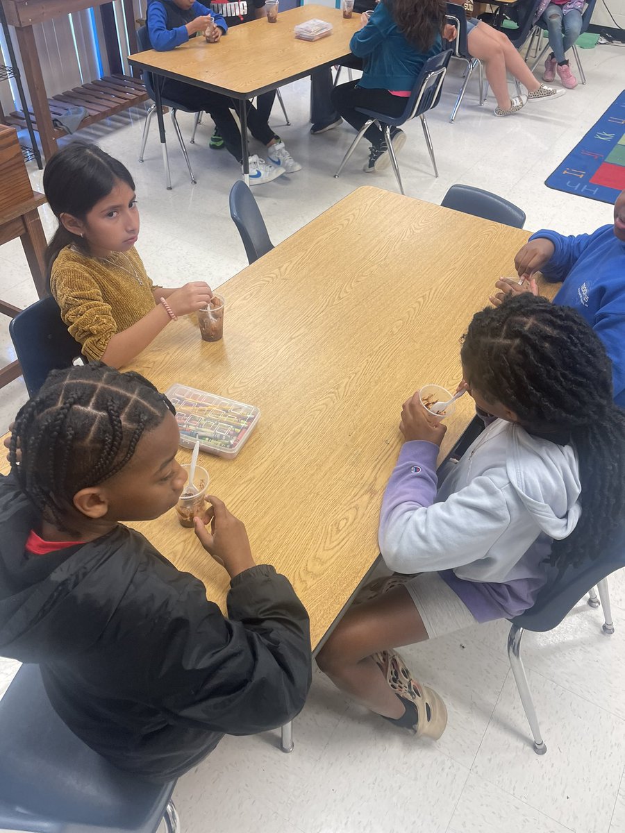 MrsMcIntyre_'s tweet photo. Third grade ending their unit in soil with dirt cups! #WingateAgTech @WingateESNC @UCPSNC @AGHoulihan @Renee_McKinnon1 https://t.co/wvyoxinpQn