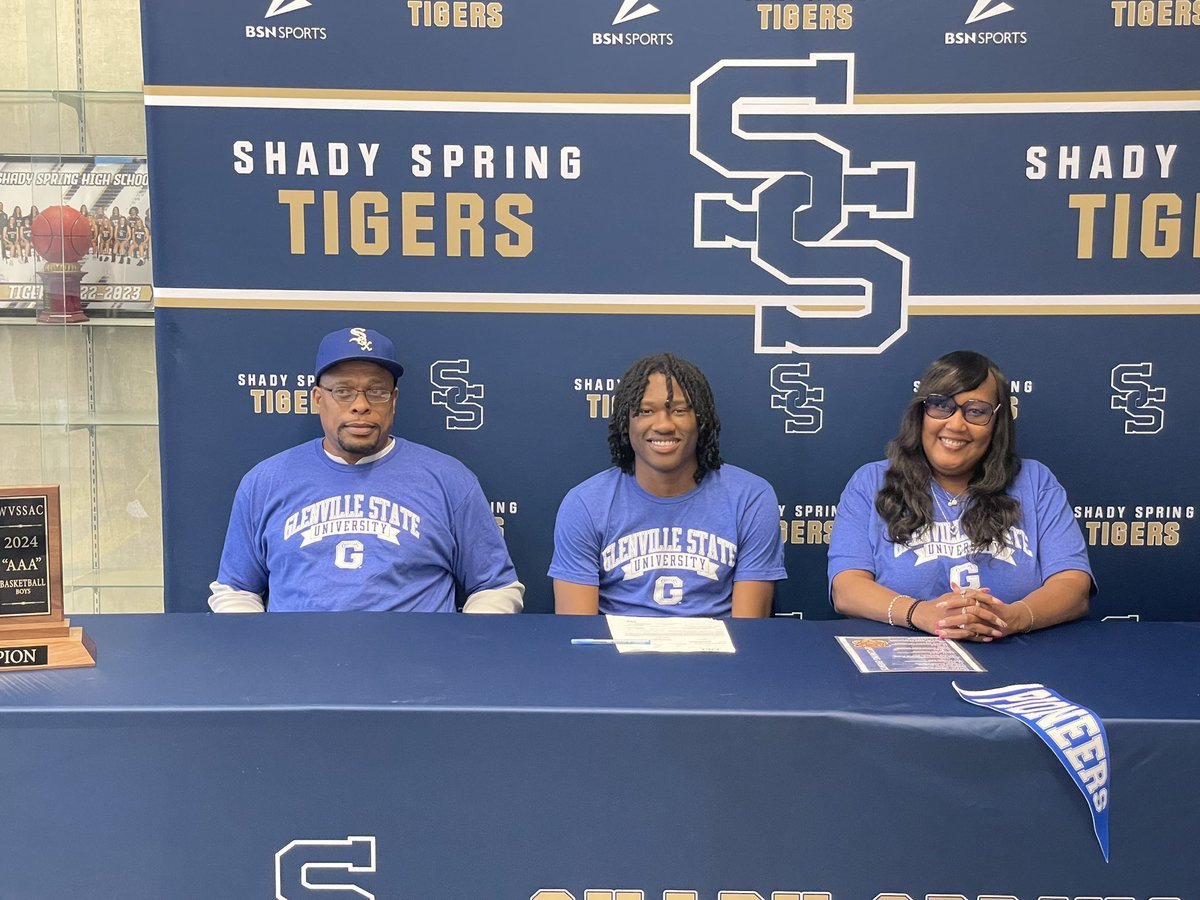 JoshWidman's tweet photo. 2x state champion, @ammarmaxwell06 will play college basketball for @GSUMensHoops! He just signed his letter of intent to make it official. You’ll hear from Maxwell later tonight on WVVA. @WVVASPORTS @ShadySpringbas2 #wvprepbb https://t.co/oOQLv6AB5T