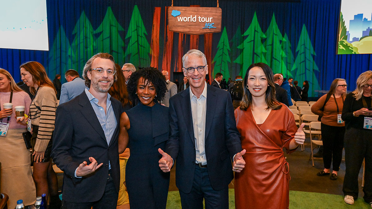 Today's big AI, data, and CRM news at #SalesforceTour NYC: 🆕 GA Today: Einstein Copilot 🆕 Zero Copy Partner Network 🆕 Slack AI + Slack Sales Elevate for Leaders 🆕 Salesblazer & Serviceblazer Communities Get up-to-speed on the announcements: sforce.co/3QorKyj