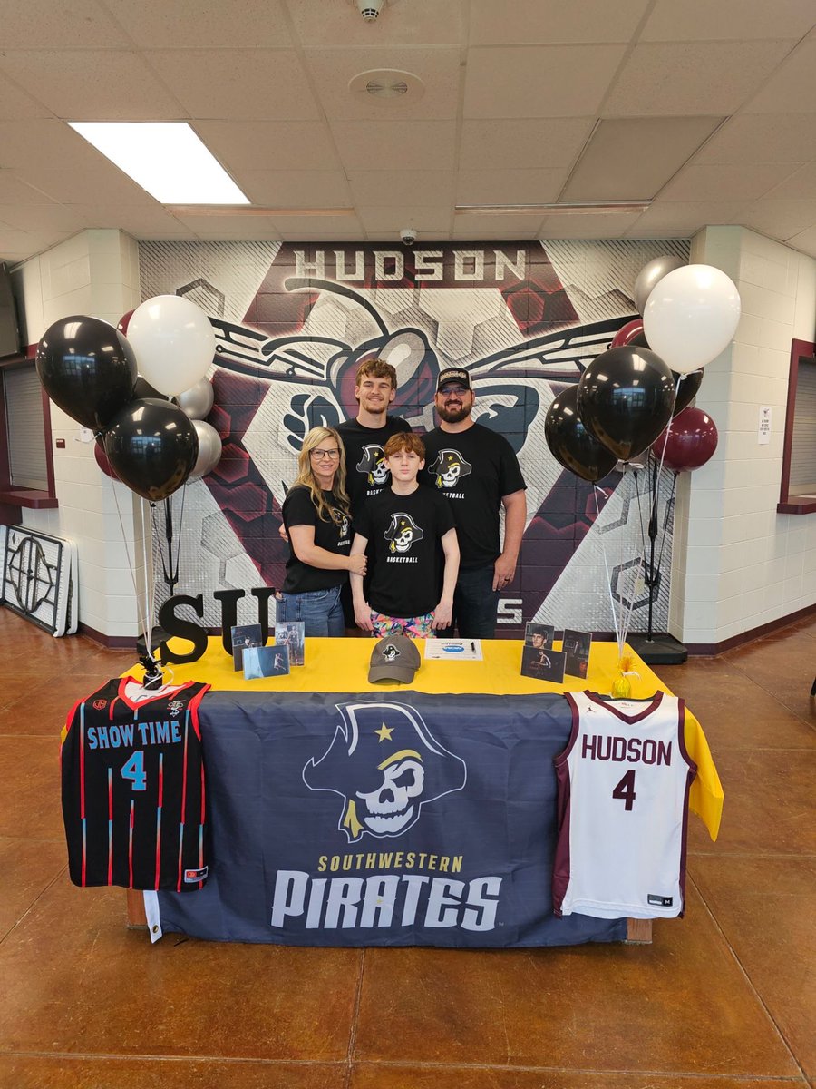 Cameron Holcomb tweet media