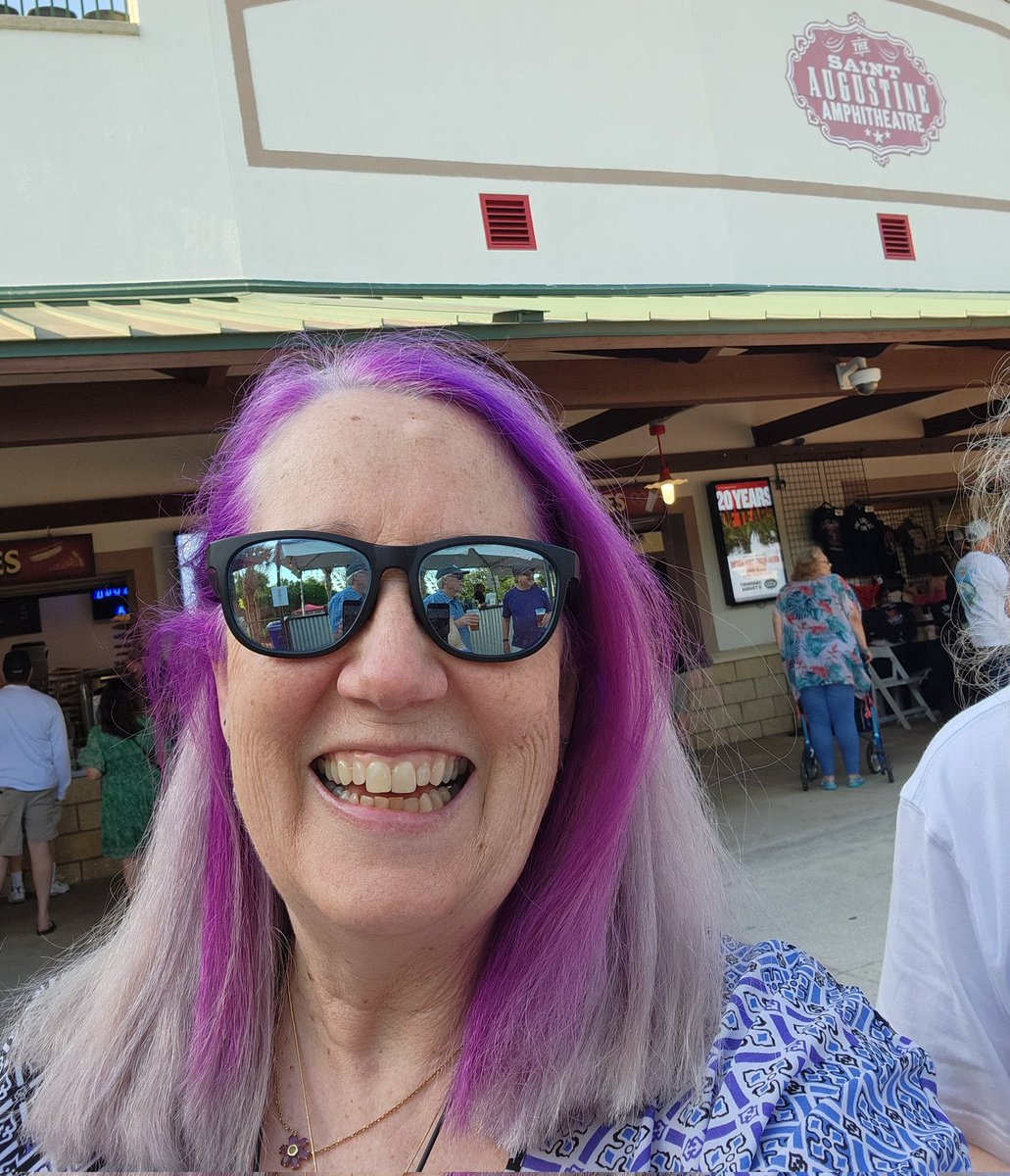 DoctorJAuthor's tweet photo. #Offisland🏝😎💜 https://t.co/vxkQwN9szb