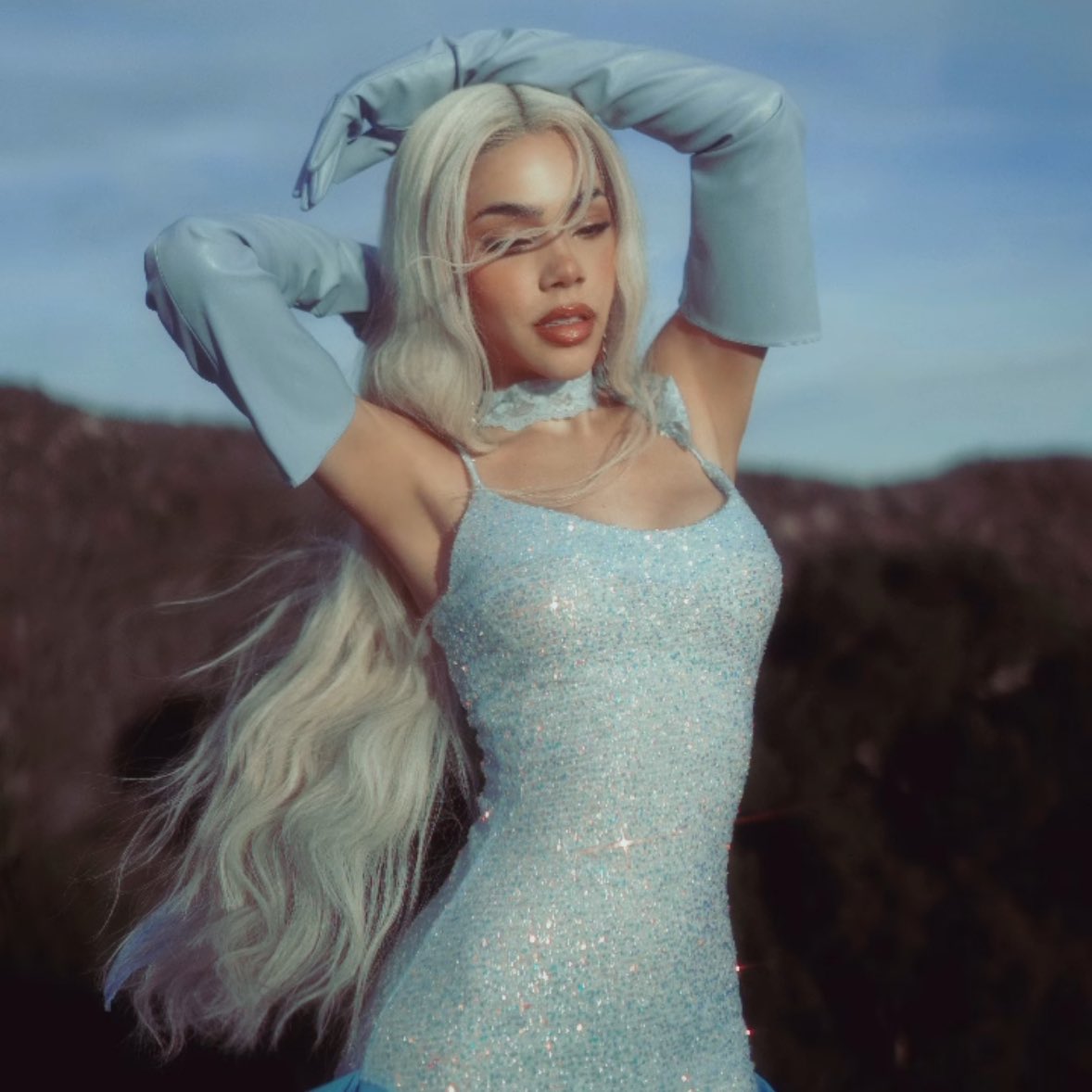 KeninisMx's tweet image. Kenia OS se apodera del Top 15 en Apple Music México (Pop en español), con todos los tracks de ‘Pink Aura’. 

— Es la única artista mexicana en lograr este acto.