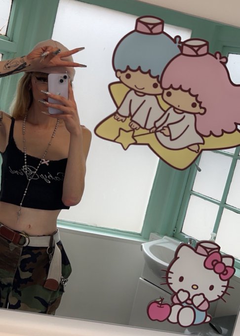 I ate melody today https://t.co/AoNZoC9Ff0