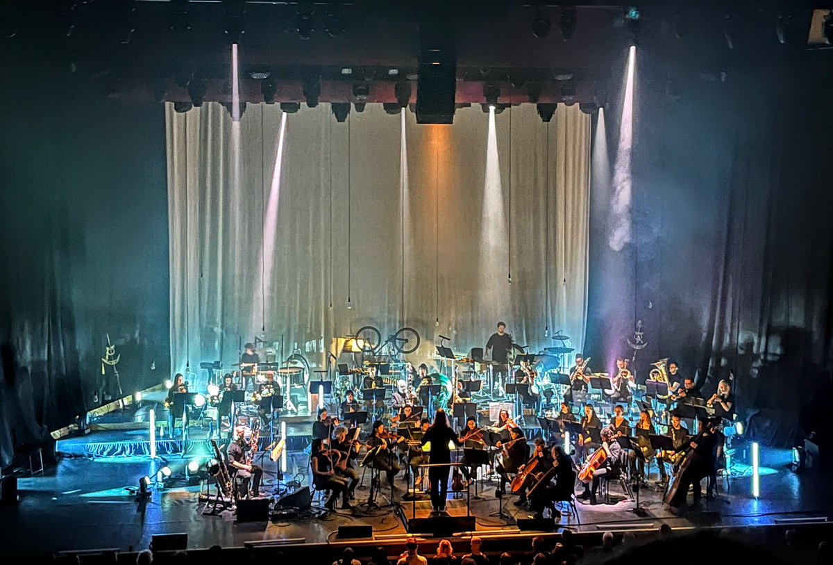 .@colin_stetson @BarbicanCentre tonight. Astonishing stuff. If he’s not careful he’s actually going to summon a demon or open a portal to hell and that’ll be that.