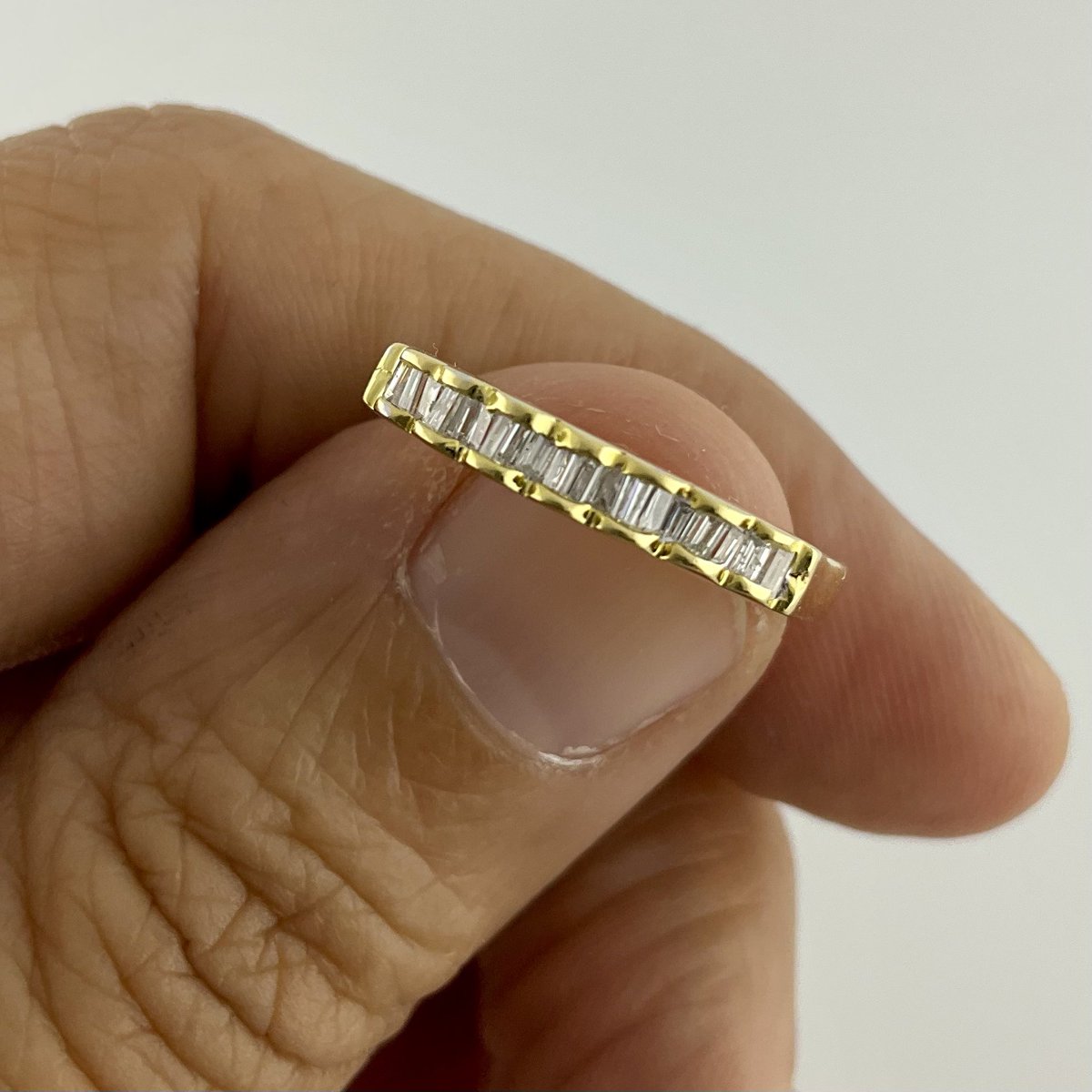 Available now! Ladies diamond ring set in 2.5 grams of 18k gold! Features 19 baguette diamonds for .25 ctw! Regularly priced at $399.99 but currently 40% off! Take it home for only $265 out the door!  #pawnshop #oakland #sanfrancisco #bestcollateral #gold #diamonds #diamondring