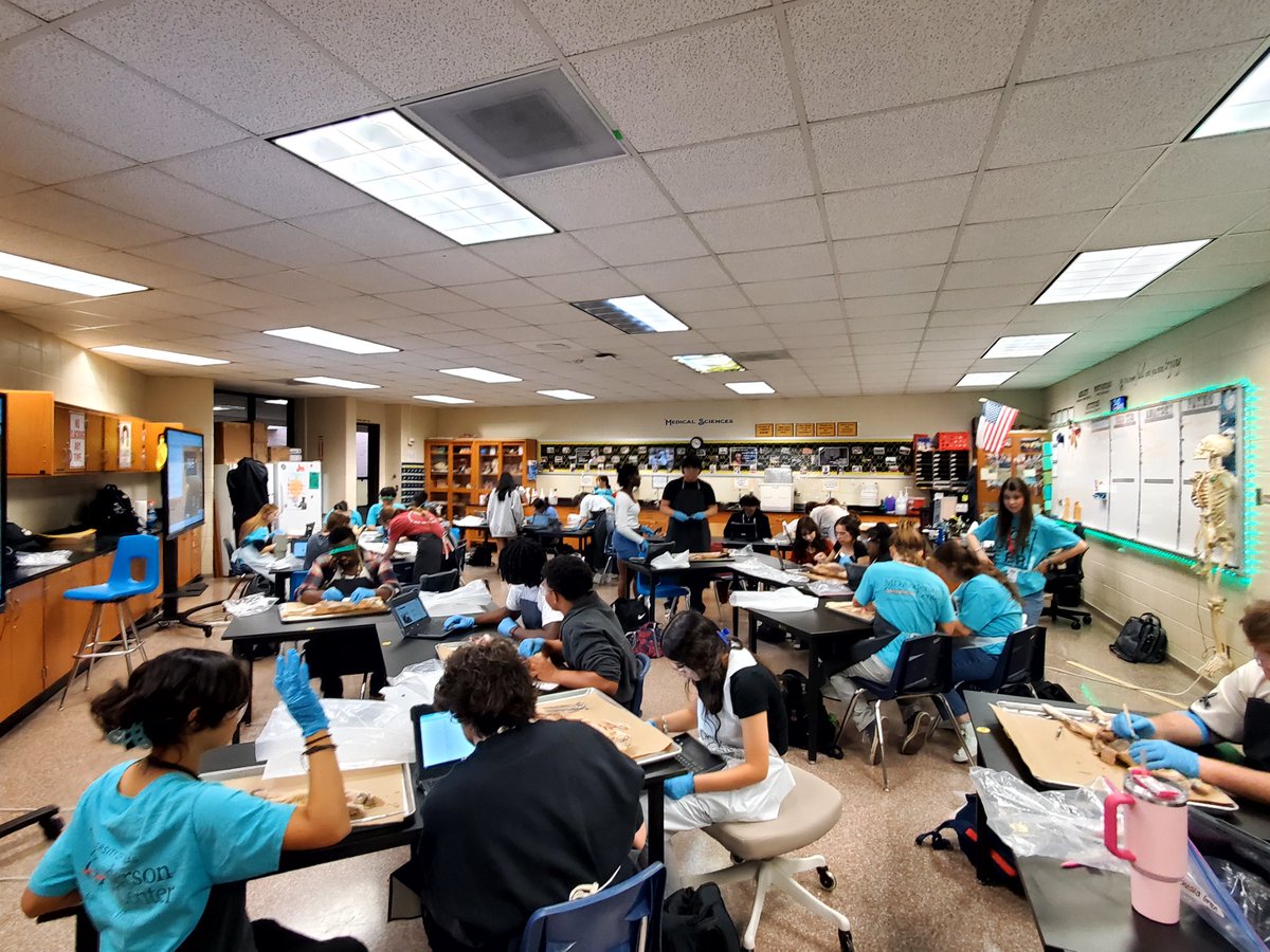 EGiles (@egiles_ko) on Twitter photo Full House during today's Open Lab after school. A lot of critical thinking, collaborating and peer tutoring going on. They were hard at work!! #AnatomyPhysiology <a href="/KISD_CTE/">Klein ISD Career & Technical Education</a> <a href="/KleinOak/">Klein Oak HS</a> Full House during today's Open Lab after school. A lot of critical thinking, collaborating and peer tutoring going on. They were hard at work!! #AnatomyPhysiology <a href="/KISD_CTE/">Klein ISD Career & Technical Education</a> <a href="/KleinOak/">Klein Oak HS</a>