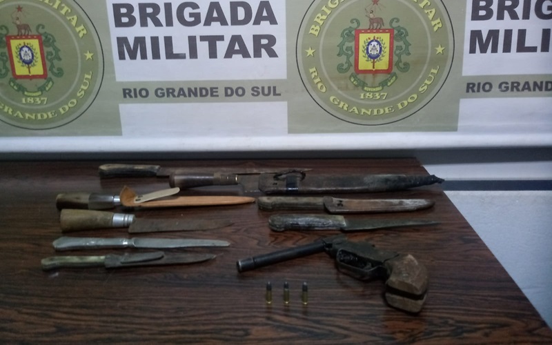 Brigada Militar prende homem por porte ilegal de arma de fogo, em Canguçu

Apreendidos uma garrucha calibre 22, três munições do mesmo calibre e 8 facas

( portaldecamaqua.com.br/noticias/80377… )