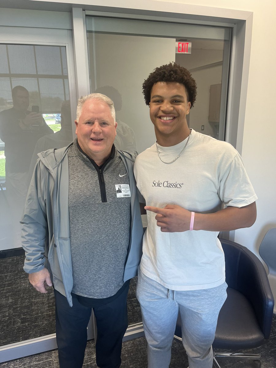 CoachPeters77 (@peters77coach) on Twitter photo Special thanks to Coach Chip Kelly and <a href="/OhioStateFB/">Ohio State Football</a> for taking time to stop and see our kids, especially <a href="/Henry_Ohlinger/">Henry Ohlinger 4 ⭐️</a>.
#DoWork
#WIN Special thanks to Coach Chip Kelly and <a href="/OhioStateFB/">Ohio State Football</a> for taking time to stop and see our kids, especially <a href="/Henry_Ohlinger/">Henry Ohlinger 4 ⭐️</a>.
#DoWork
#WIN