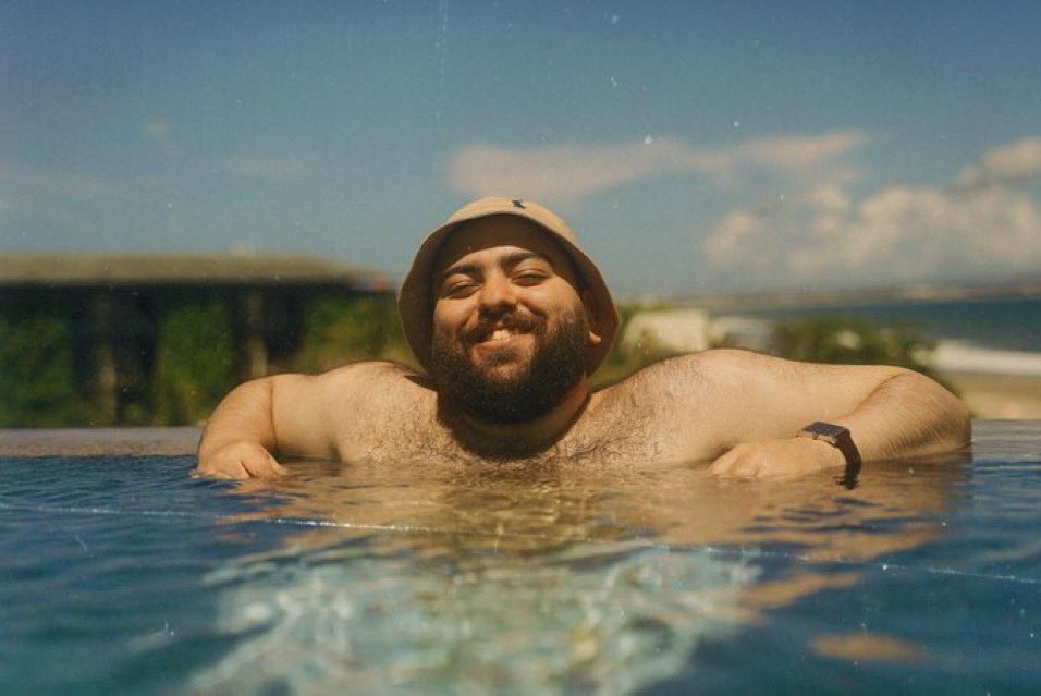 رئيس العصابة بالأفلام بالقصر حقه قبل لايغتاله البطل ب ٣ ثواني