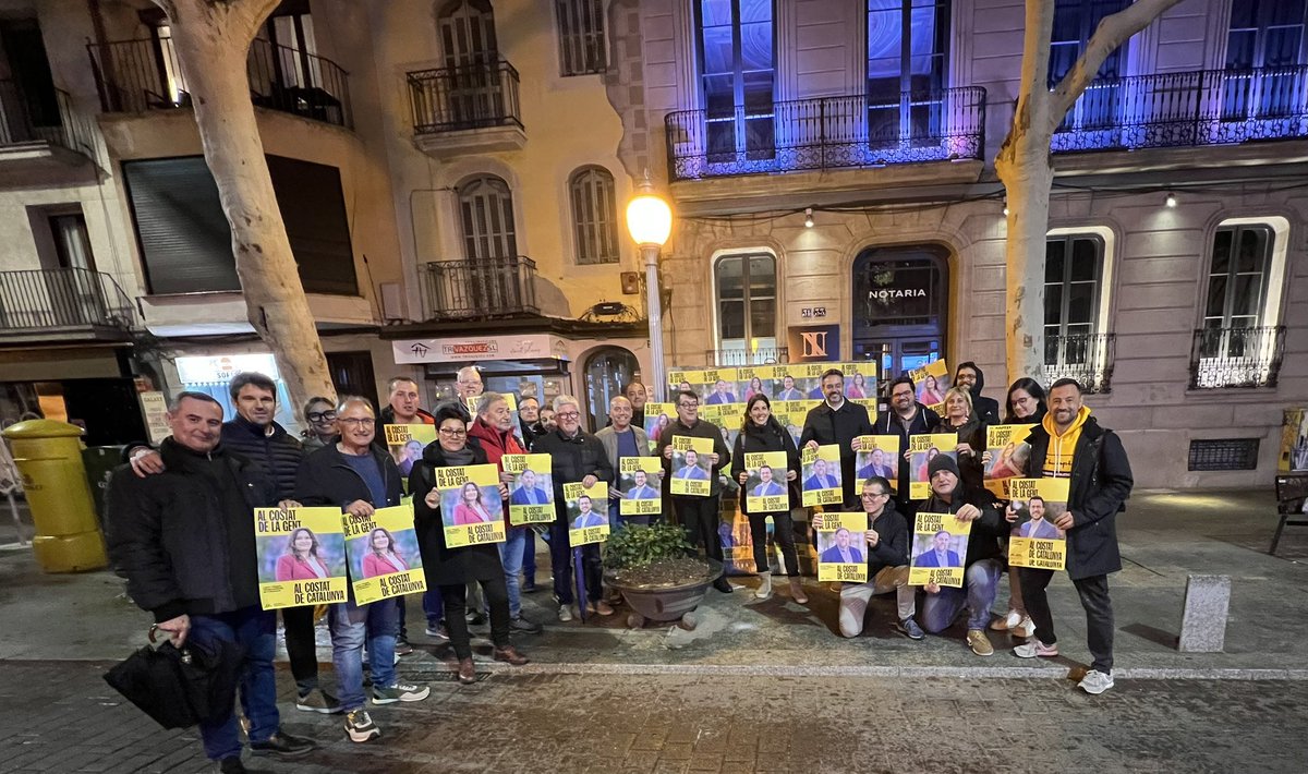 ERCAnoia's tweet photo. ✊Iniciem la campanya a Igualada acompanyat els candidats @mireSabate , @David_Alquezar i @Pere_Jaume. 
#GuanyaCatalunya #12M #PresidentAragonès #Anoia #AlCostatdelaGent https://t.co/468sStQrfk