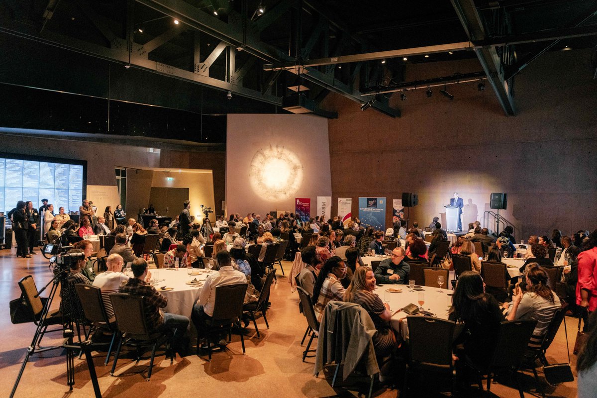 This week, @GroupeAMBM + partners @fcfacanada, @SocieteFM + @cityofwinnipeg welcomed the #FrCAN to the @CMHR_News for a reception celebrating recent advances in #immFR in conjunction with the 17th edition of the National Francophone Immigration Symposium. #MBilingualMuni #FrMB