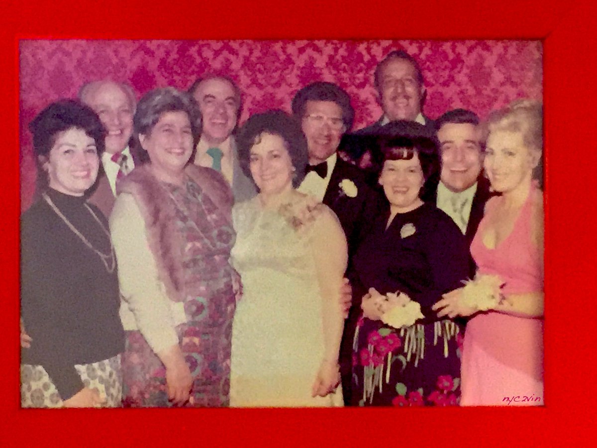 Found this great #ThrowBackThursday from a family occasion. Family was everything to Mama 💜 Know your loved ones #HappyPlace 🌈
@alzassociation @AlzAuthors @WeAreHFC @Sethrogen @LeezaGibbons @mariashriver @LoveMattersMore @YNB @TayeDiggs #EndAlz #Caregiving #AlzAuthors #Dementia