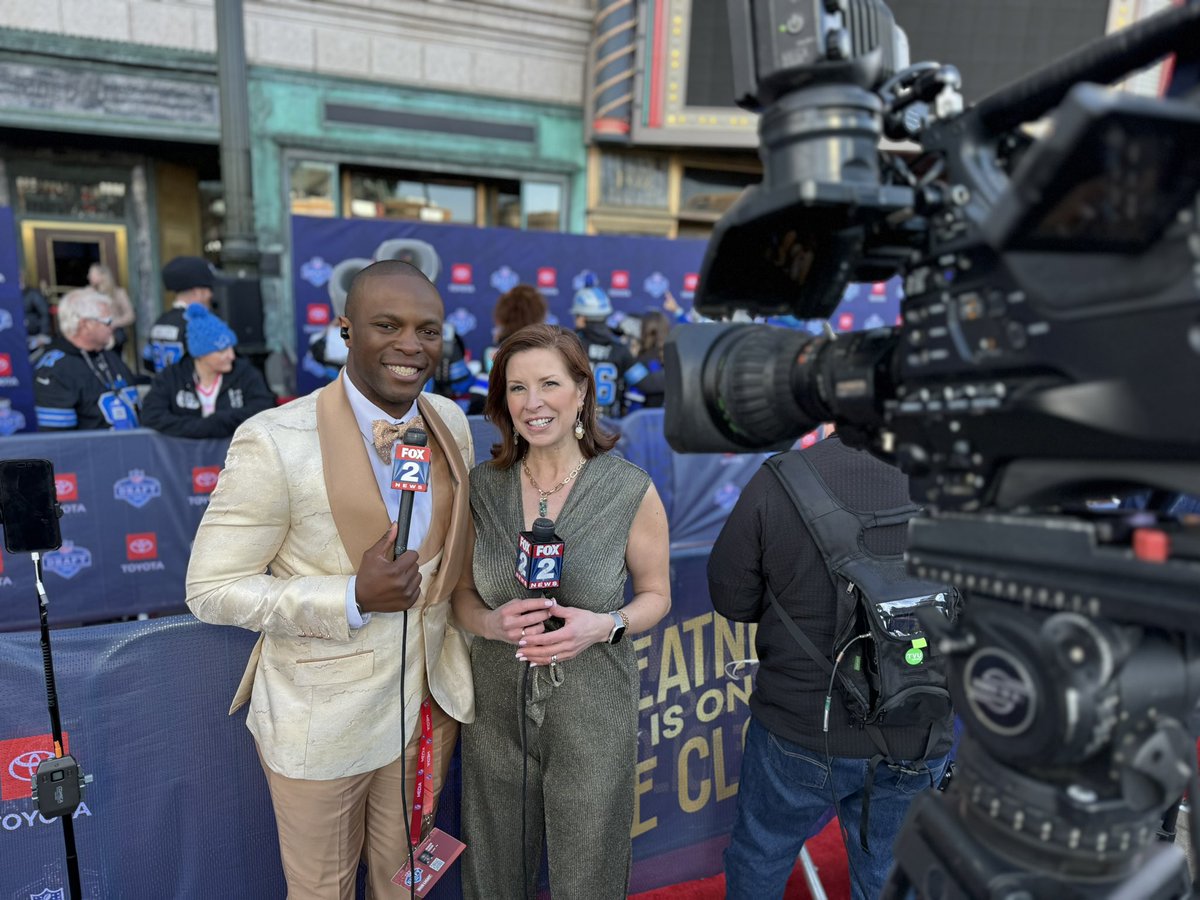 A beautiful sunny day and we were freezing in the shade - but what a fun time! #Detroit #NFLDraft