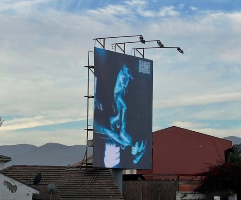 📸| Billboard of Louis Tomlinson’s “Live” album in Chile! — 28hshic