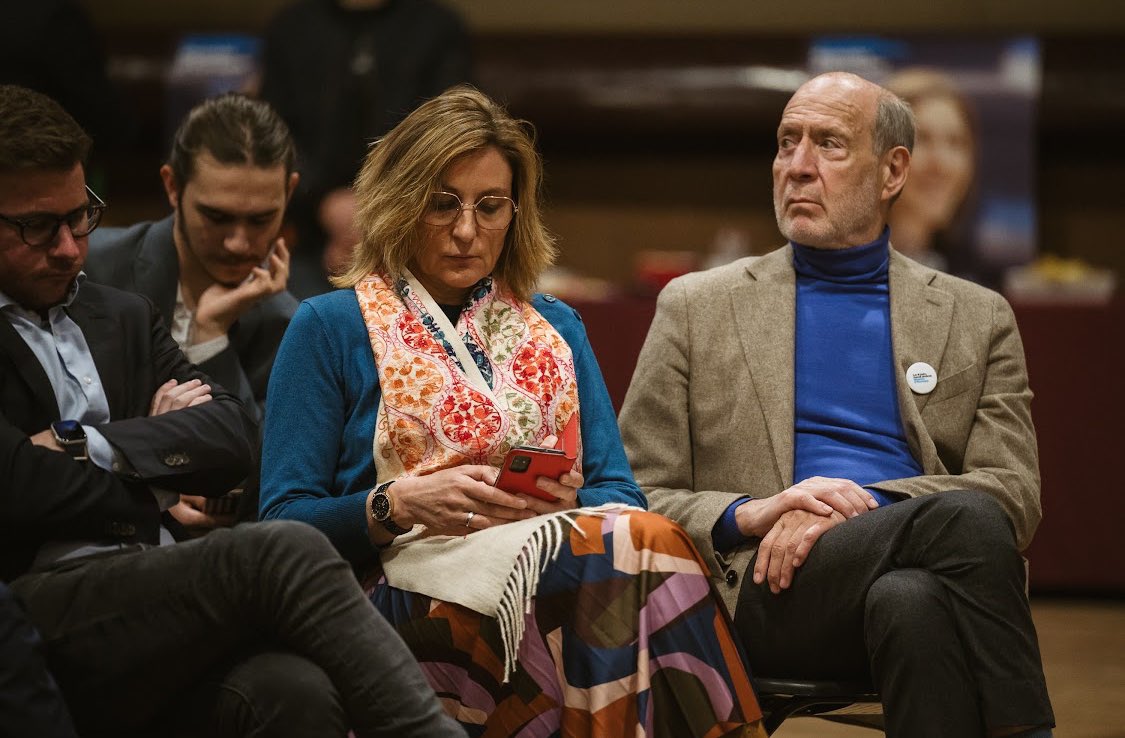 Autour de <a href="/BrunoLeMaire/">Bruno Le Maire</a> à Nogent-sur-Marne nous avons échangé sur  @BesoindEurope avec <a href="/MathieuMlefevre/">Mathieu Lefèvre</a> @fdescrozaille <a href="/JacquesJPMartin/">Jacques JP Martin</a> 
#9juin2024 <a href="/ValerieHayer/">Valérie Hayer</a> <a href="/europe/">Euro Perozzi</a> 

<a href="/GuilhemGrosso/">Guilhem Grosso</a>