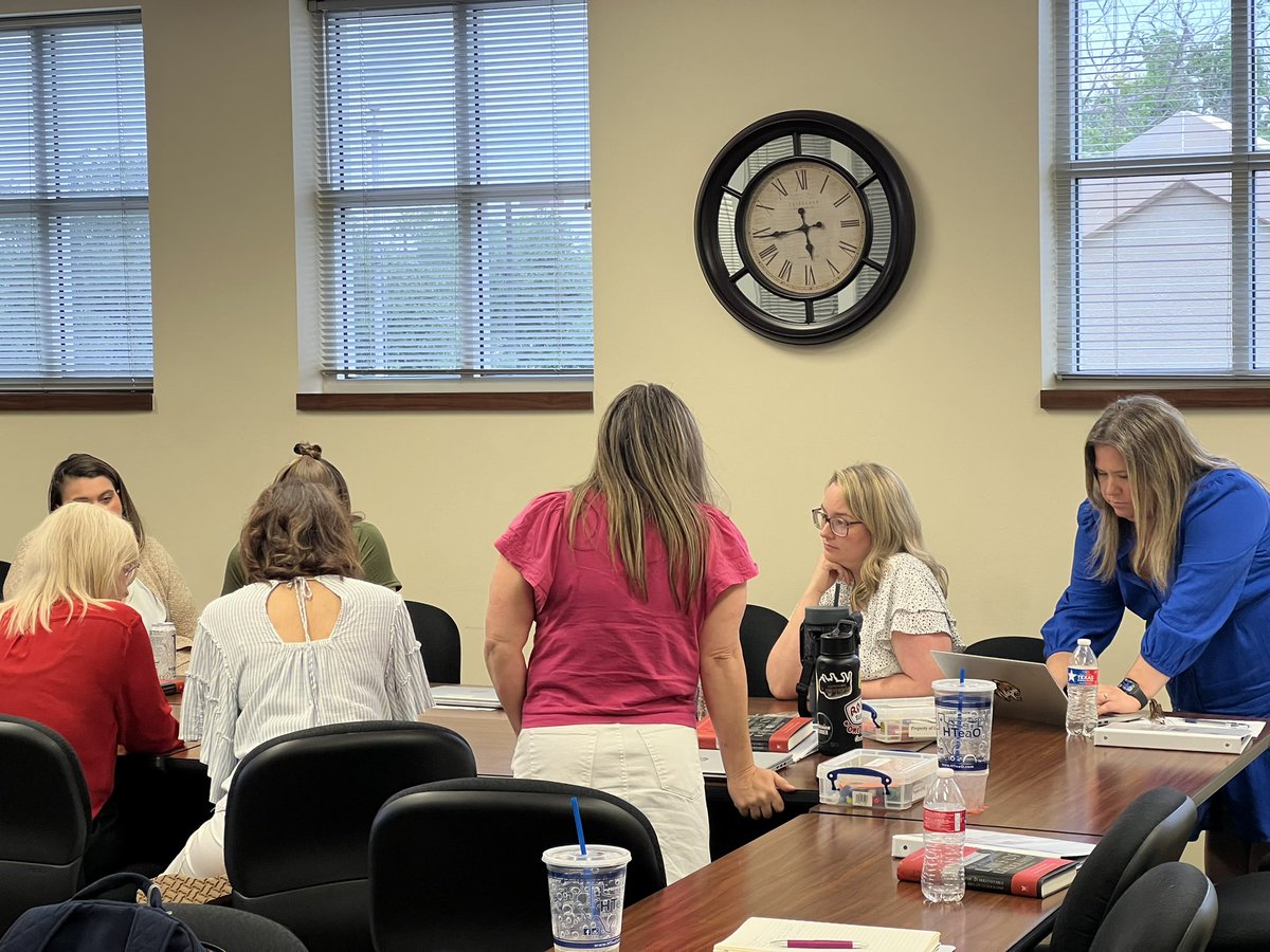Crysrommuel's tweet photo. Such a Great group of Aspiring Leaders in @TomballISD ~ working collaboratively thru scenarios tonight! BIG Kudos to @TISDTMHS Assoc. Principal @TISD_MrG for sharing his journey &amp; leadership insights!🙌🏼⭐️@dr_mmunoz @DrGeorgeBFlores https://t.co/t2HwGgcFMw