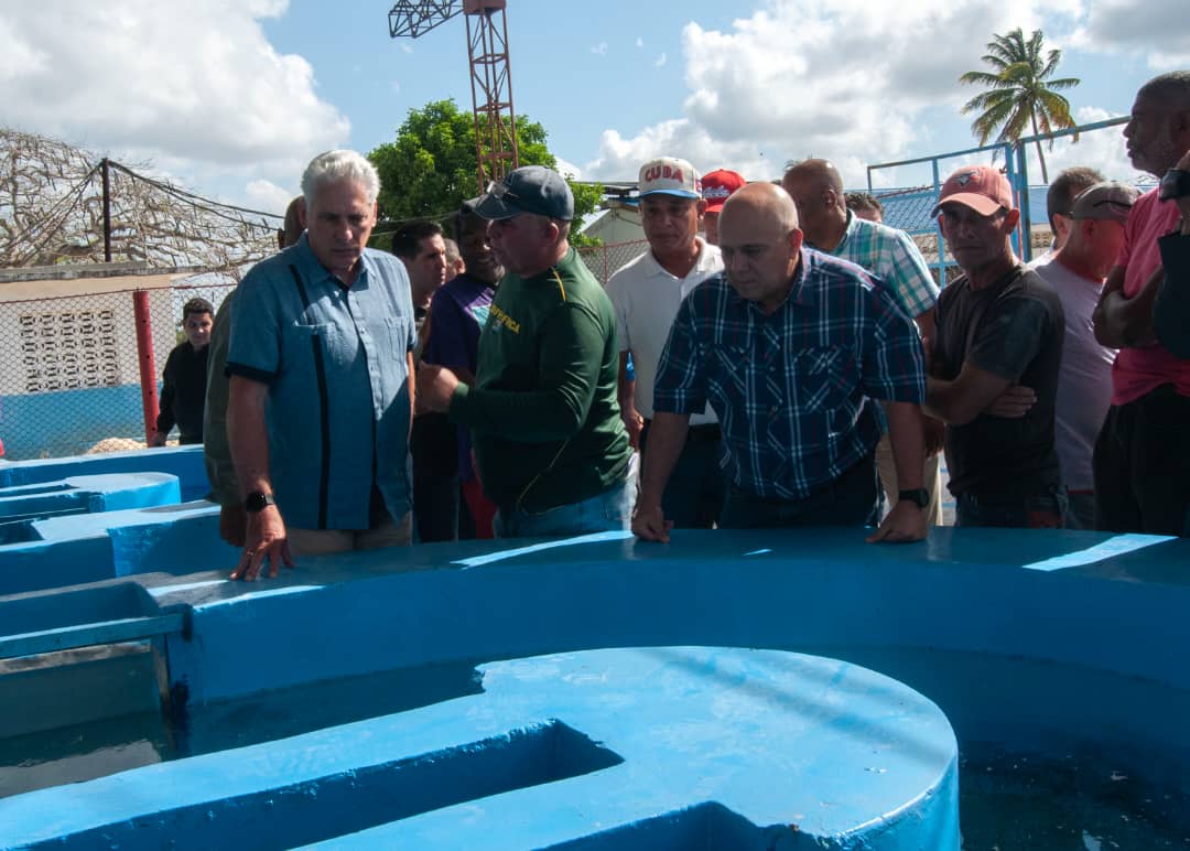DrRobertoMOjeda's tweet photo. La UEB Alevinaje #Morón, de la Empresa Pesquera Industrial de Ciego de Ávila, fue el segundo punto que visitamos en este territorio. Aquí llamamos a la recuperación y a convertir este centro en referencia nacional. 
#GenteQueSuma https://t.co/rhf9kcNAUR