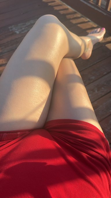 Im thinking red might be my color this summer 😋&hearts;️ https://t.co/Zf3Uq3IoQb