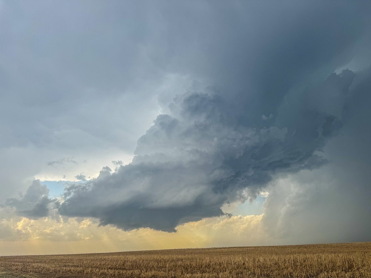 WALL CLOUD NORTH OF JOHNSON KANSAS THIS IS INSANE #kswx