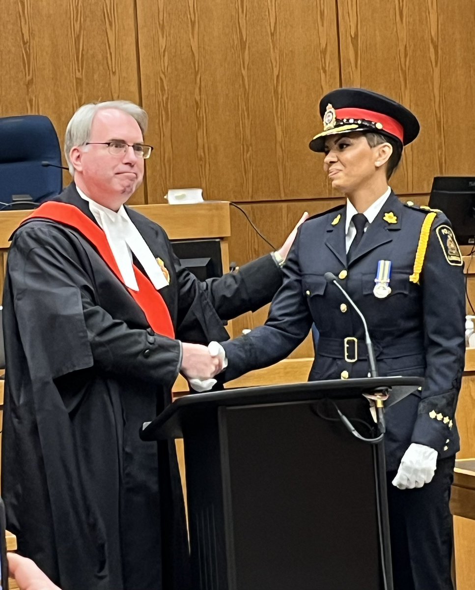 Today I was privileged to attend the swearing in of Deputy Chief @TMacSween370 of @lpsmediaoffice. She has joined an incredible team and will make an excellent addition to their organization. We wish you the best of luck in your new role my friend!