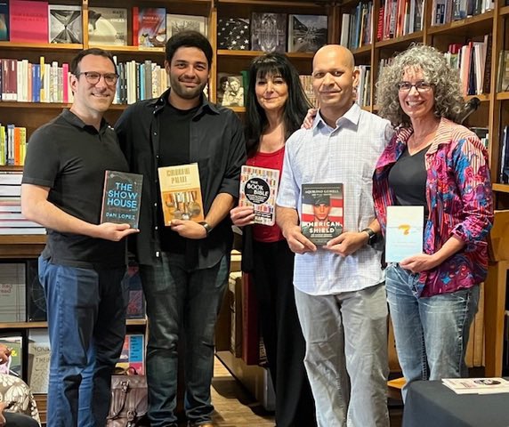 1/2 Another great night @booksandbooks with this Secrets in Publishing panel. Teacher & author Sue Shapiro supplied me with photos! From left: @DanSmetanka, Raj Tawney, @Susanshapironet @SergeantAqGo, @andreaaskowitz #WritingCommmunity