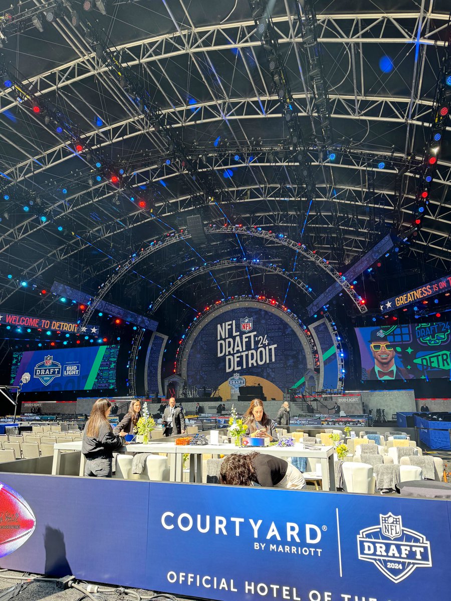 The stage is set. 

How are we feeling, #BroncosCountry? 

Excited to be in Detroit for this #BroncosDraft!