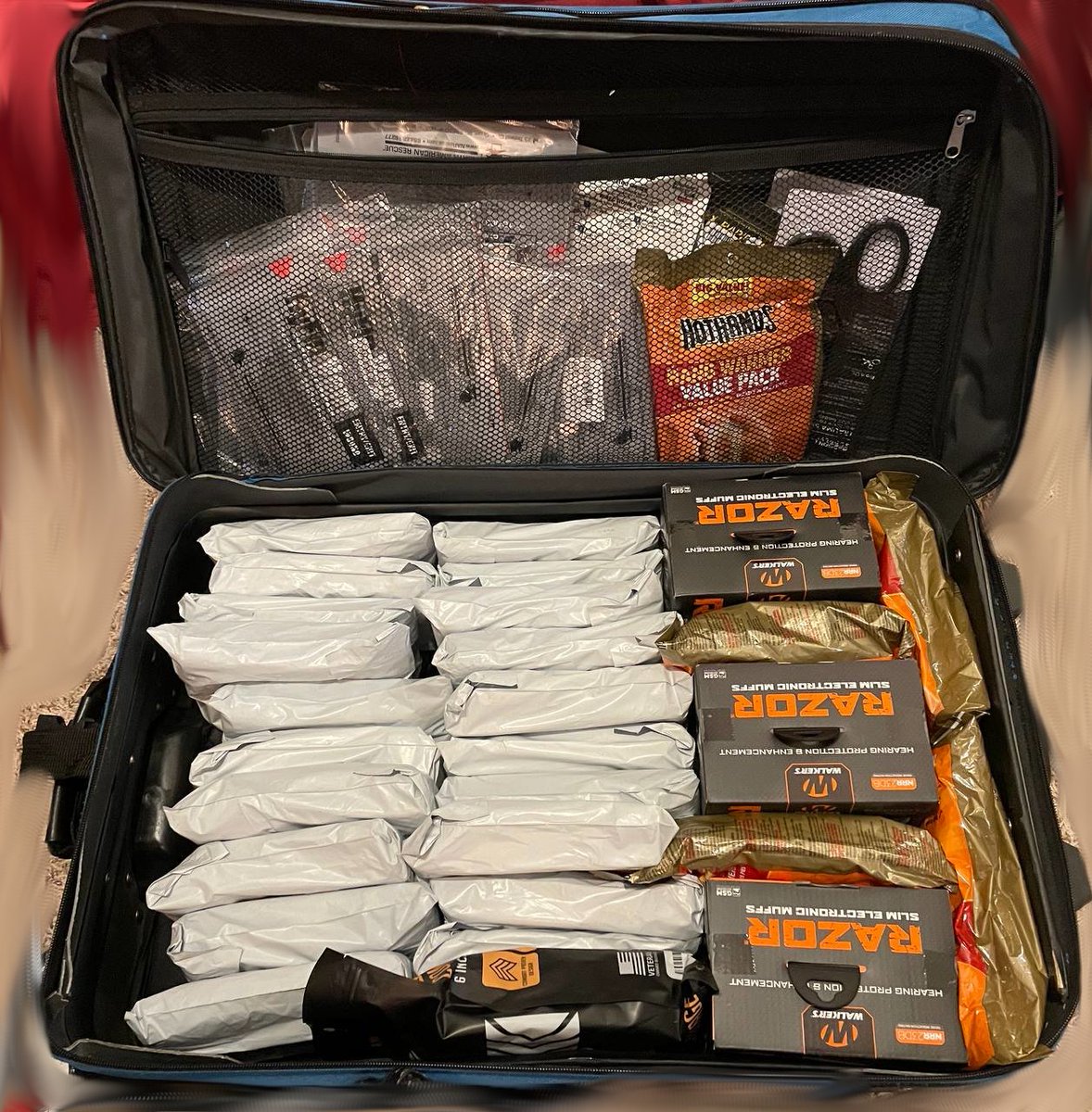 UFL_Robin's tweet image. Here's what y'all are sending me to 🇺🇦 with.
4 suitcases @ the airline's weight limit (1 is half my stuff, though), plus a carryon I had to check because it was double the carryon weight limit, oops.
You all are amazing. Thank you.