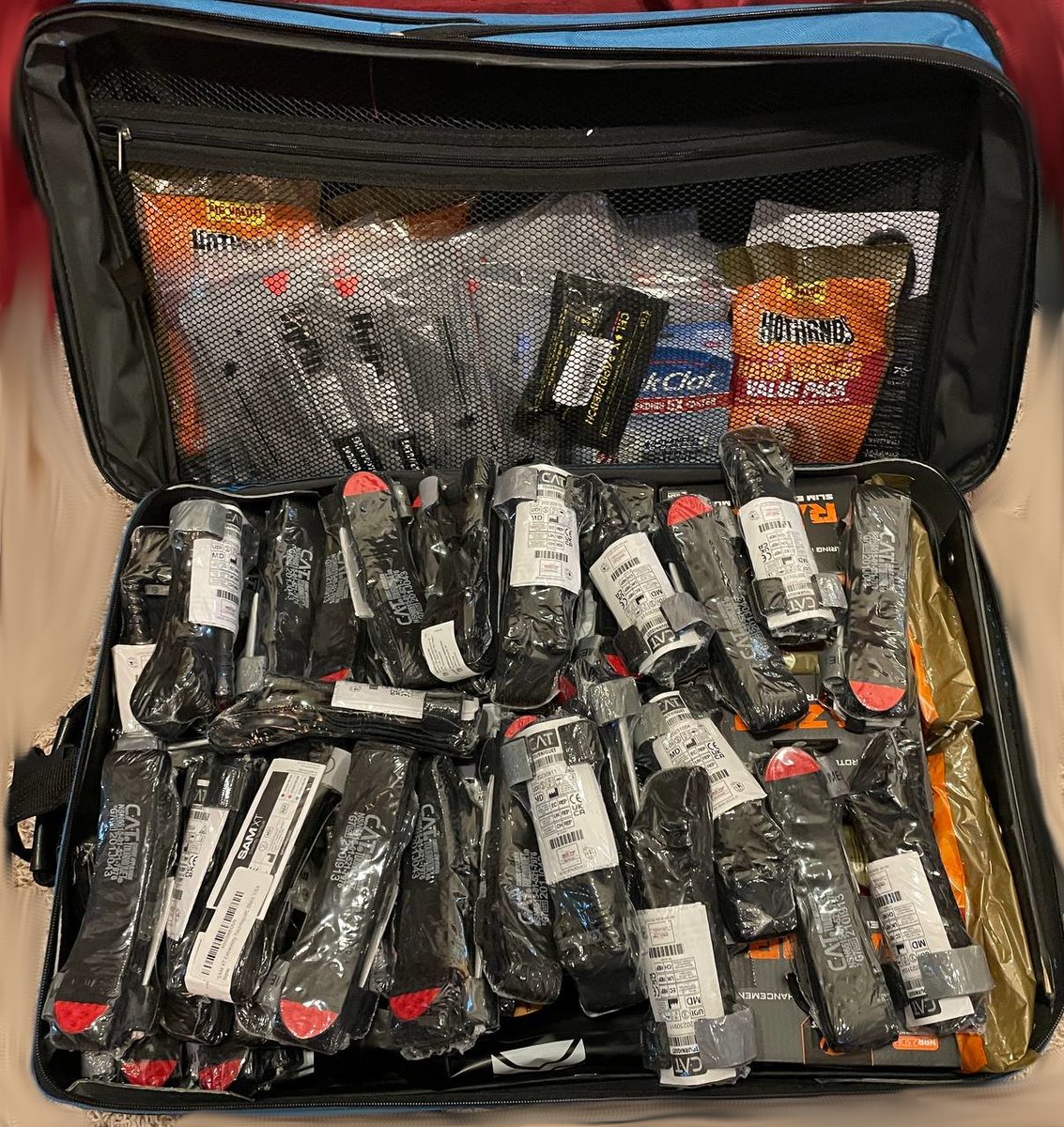UFL_Robin's tweet image. Here's what y'all are sending me to 🇺🇦 with.
4 suitcases @ the airline's weight limit (1 is half my stuff, though), plus a carryon I had to check because it was double the carryon weight limit, oops.
You all are amazing. Thank you.