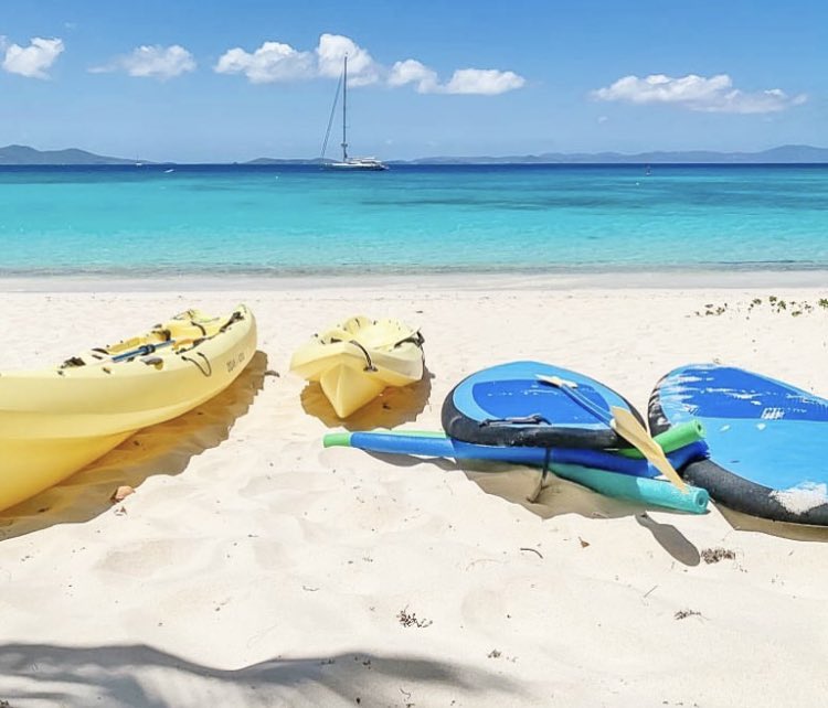 Our BVI paradise is perfect for those who like to fly and flop, but also caters for thrill seekers and those who love soft adventure! ✨❤️🇻🇬 #bvi #paradise #travel #britishvirginislands
📷 @WhiteBayVillas