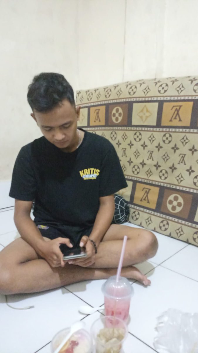 browwnbread's tweet photo. Merawanin brondong lagi. 😋 brondong sekarang pada gercep gercep minta di perawanin https://t.co/UQOGf0m67C