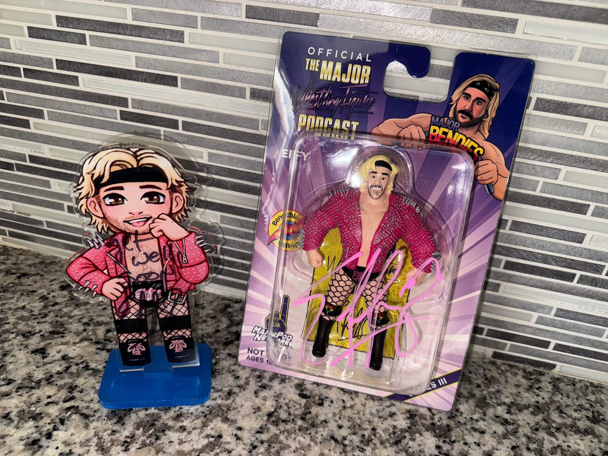 Thanks goes out to @EFFYlives for sending @TheMattCardona a get well soon gift!

You can get your own Effy #MajorBendies signed at effylives.com/merch/effy-sig… for a great price!

#ScratchThatFigureItch