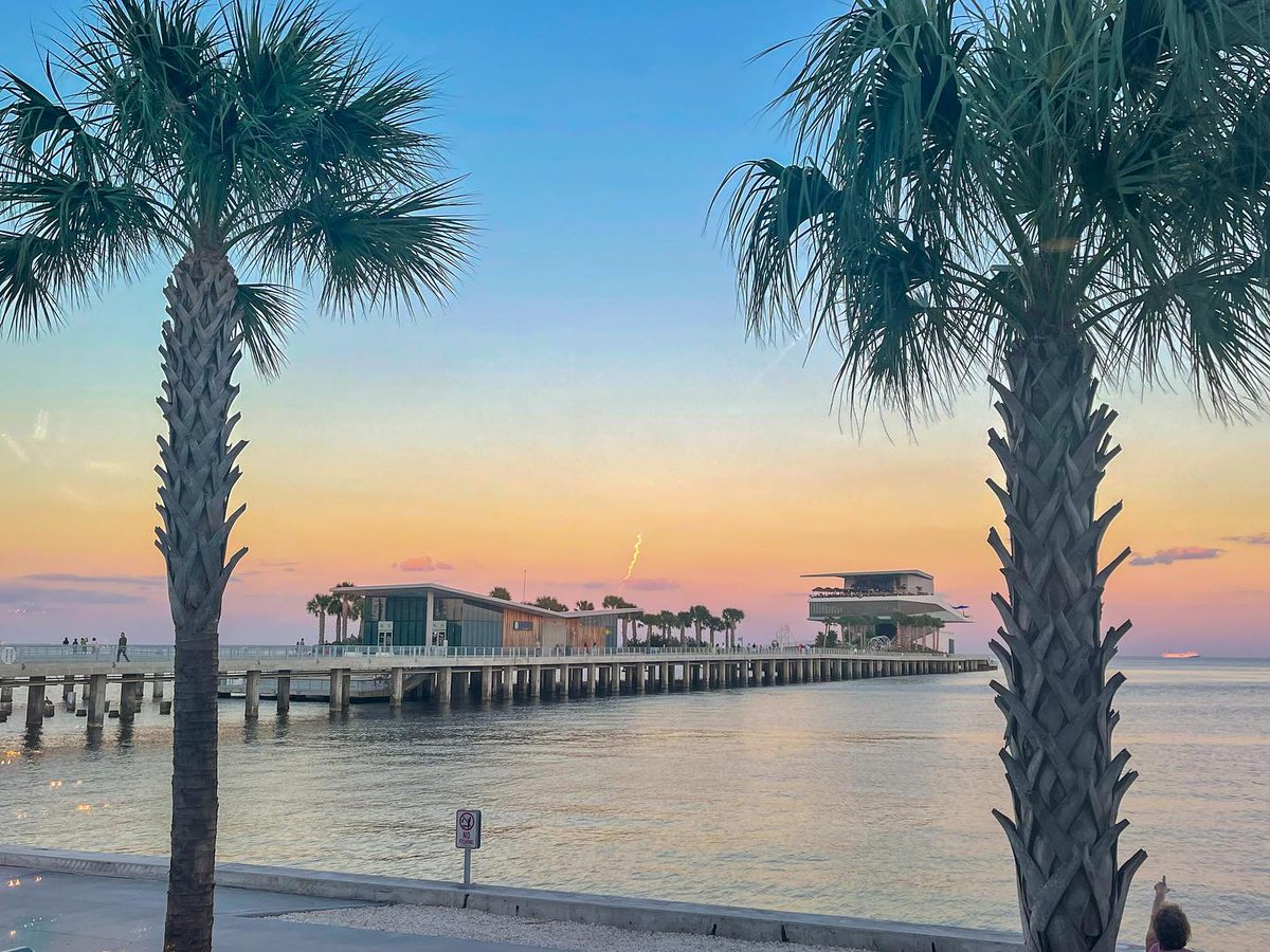 There's magic in taking a pause.☀️ #StPetePier 📸: florida__vibes