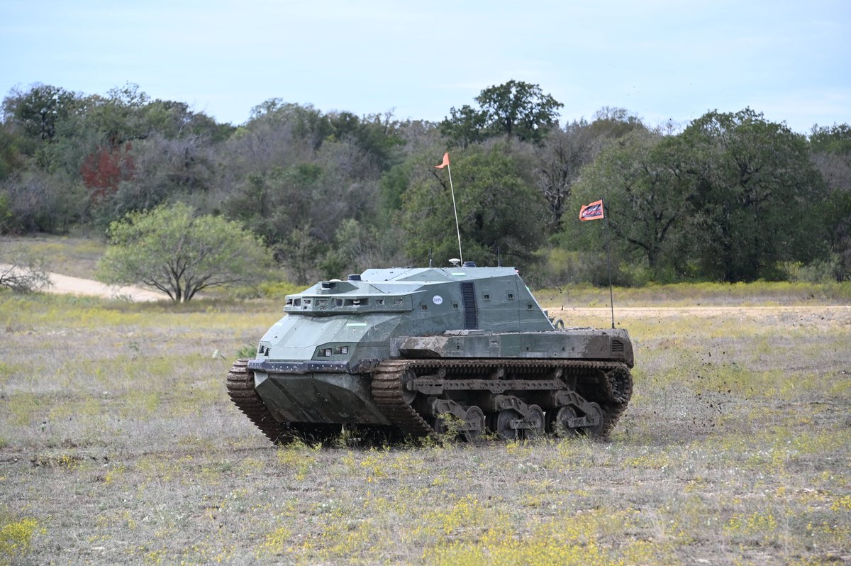 DARPA's autonomous tank passes first field test theregister.com/2024/04/25/dar…