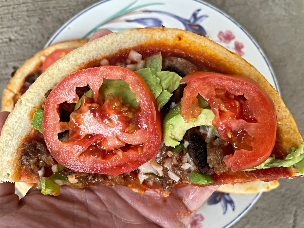 Homemade Vegan Mini Pizzas!
.
.
.
.
#avocado #avocados #avocadolover #veganpizza #homemadeveganfood #avocadolove #avocadofoodporn #vegan #veganfood #plantbased #veganism #veganfoodporn #veganfoodie #veganfortheanimals #portlandvegans #pdxvegans #govegan #vegandinner #veganrecipes