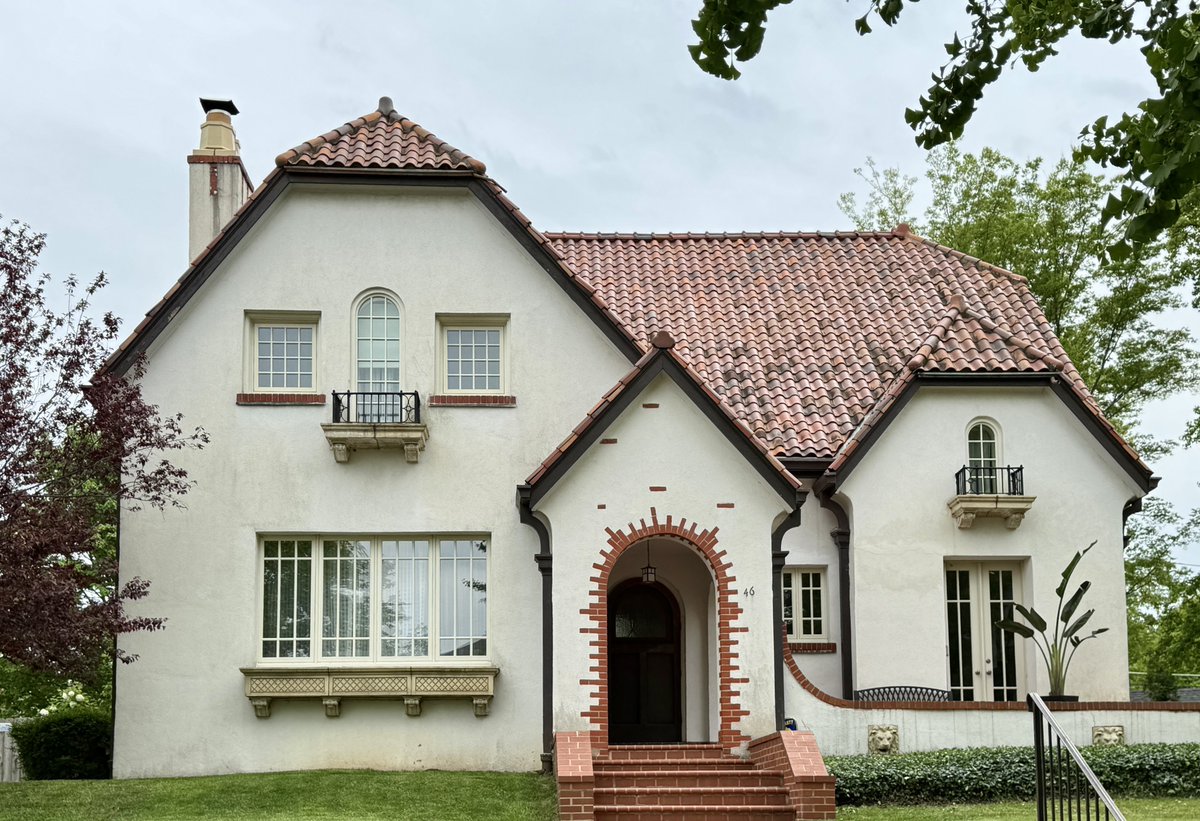 A house on Arundel Place in Clayton Missouri, built in 1917