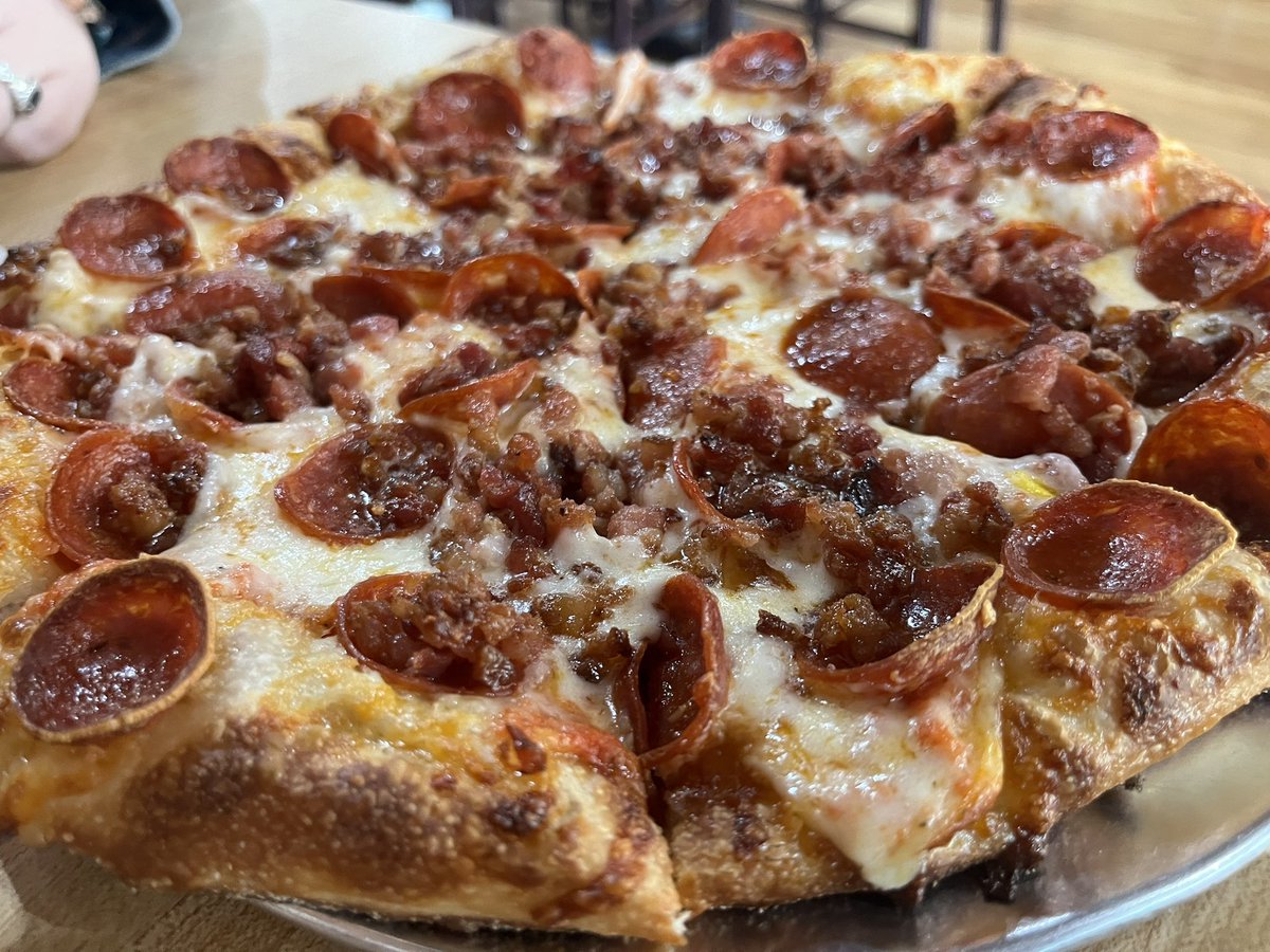 WI9LL_Will's tweet image. This Vodka Sausage pizza was my favorite here so far! @TheIndianaPizza I bet you know this establishment. Do your followers?