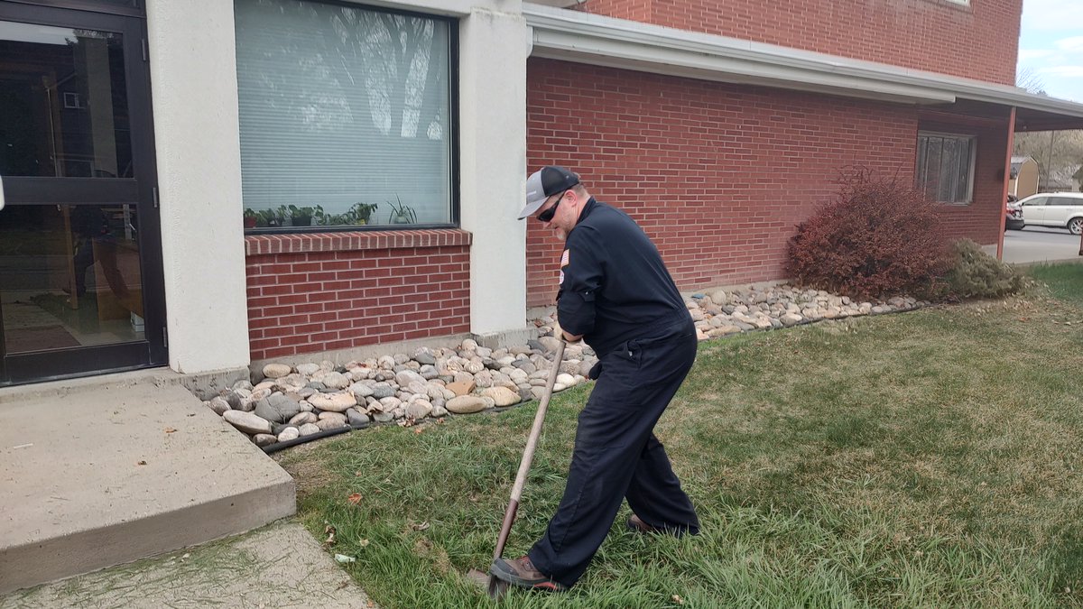 LIFTT's tweet image. Thank you to the crew of volunteers from the Par Montana refinery in Lockwood for helping to get our lawn ready for Spring!
Come check out their green thumbs and the rest of our new digs at our LIFTT Grand Opening Celebration on Friday, May 10, from 10 a.m. to 2 p.m.