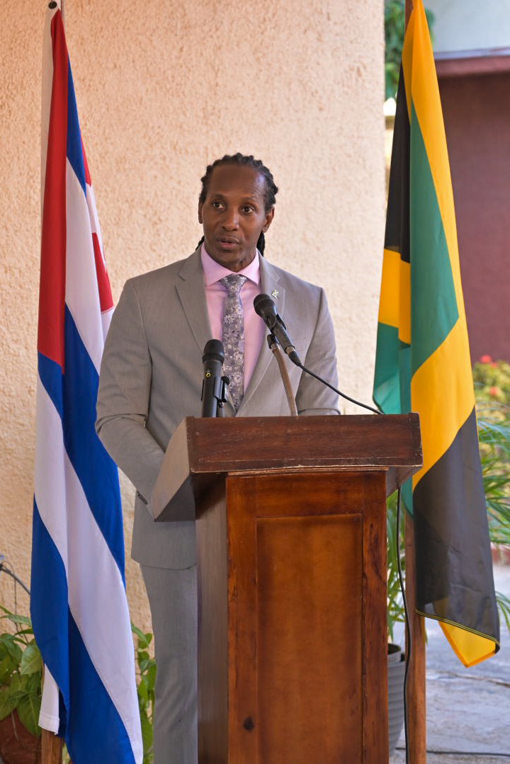 During an uplifting awards ceremony on Wed. (April 24) @ the Cuban Embassy, the Hon. @terrelonge2016, highlighted the significance of this scholarship programme & emphasised Cuba’s commitment to the educational advancement of Jamaicans.