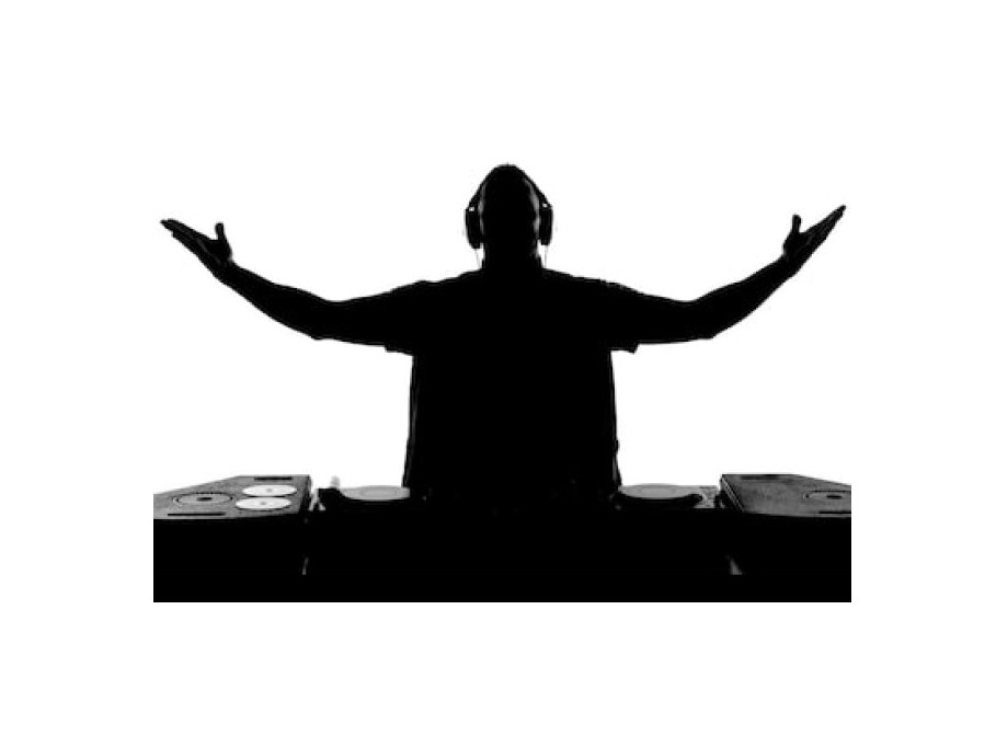DJ Sir Jamm on the wheels...🔥
linktr.ee/WJVSradio

#delawaresown #blackradio #foryourears #grownfolksmusic