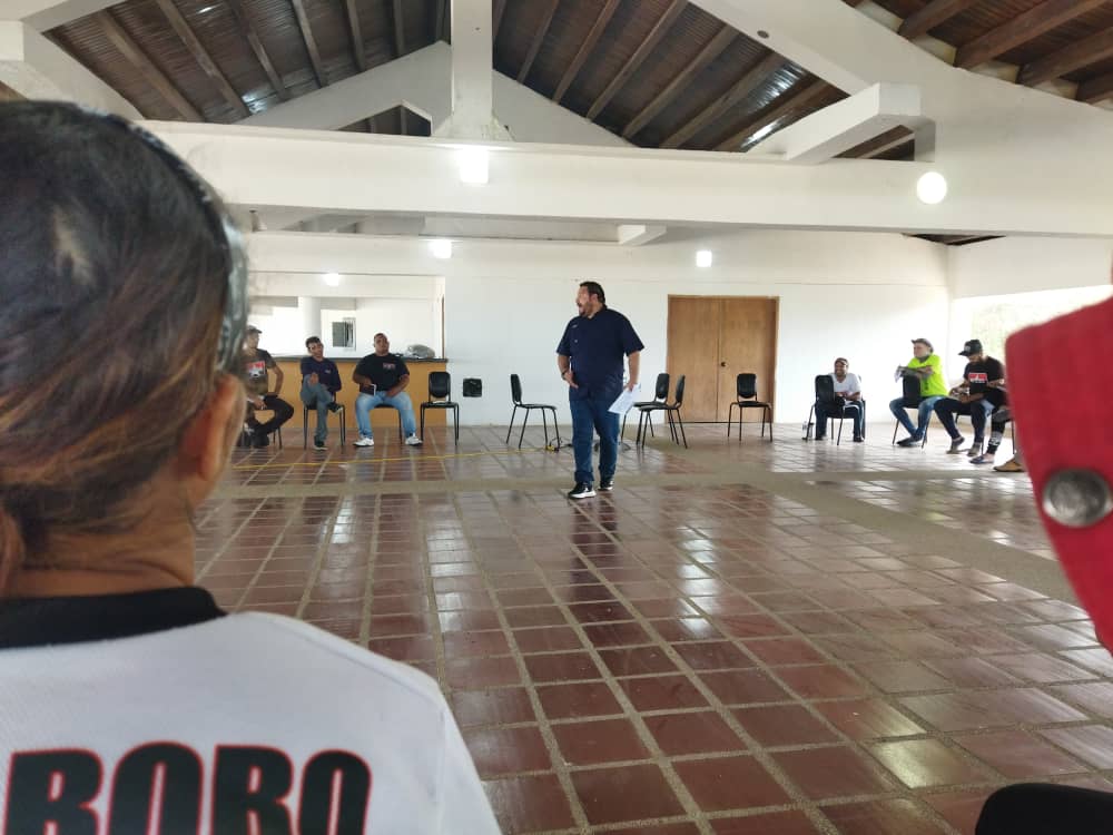En el Estado <a href="/MirandaMrt2/">Tupamaro Miranda</a> del Bloque <a href="/centralmrt/">@Bloque_CentralMRT</a>, nuestro camarada, <a href="/WBenavides_MRT/">Williams Benavides</a>, Secretario General Nacional, durante el "Taller de Método y Estilo", desarrolla el módulo de "Don de Mando".

<a href="/NicolasMaduro/">Nicolás Maduro</a>