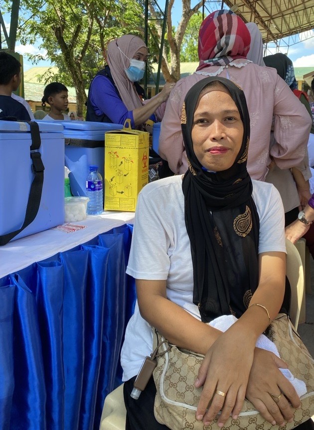 With the ongoing #measles outbreak in #BARMM, Maria Fe had her children participate in the Measles Outbreak Routine Immunization program. “Taking precautions is always better,' she said. @USAID & IOM support the 🇵🇭 efforts in building community resilience to infectious diseases.