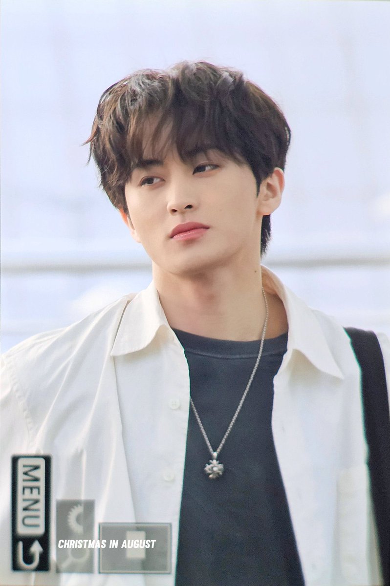 markonesmark's tweet image. 아니 나 사랑에 빠짐 지금