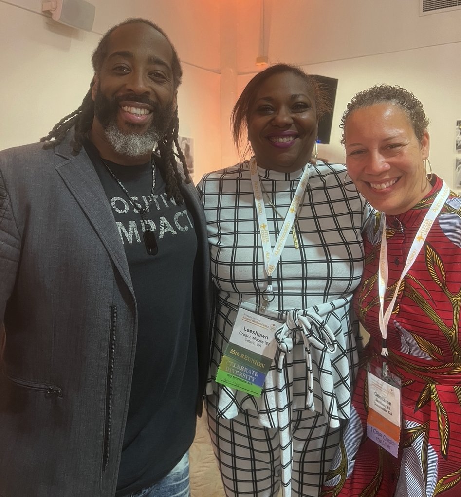 sekouandrews's tweet photo. Throwback to hanging with other incredible Pitzer Alums at last year's festivities! So grateful to have the chance to fellowship with such an incredible group of people, can't wait for this weekend to do it again.

...

@pitzercollege @pzalumni #pitzer #sekouandrews #poeticvoice https://t.co/48iyUuhqaA