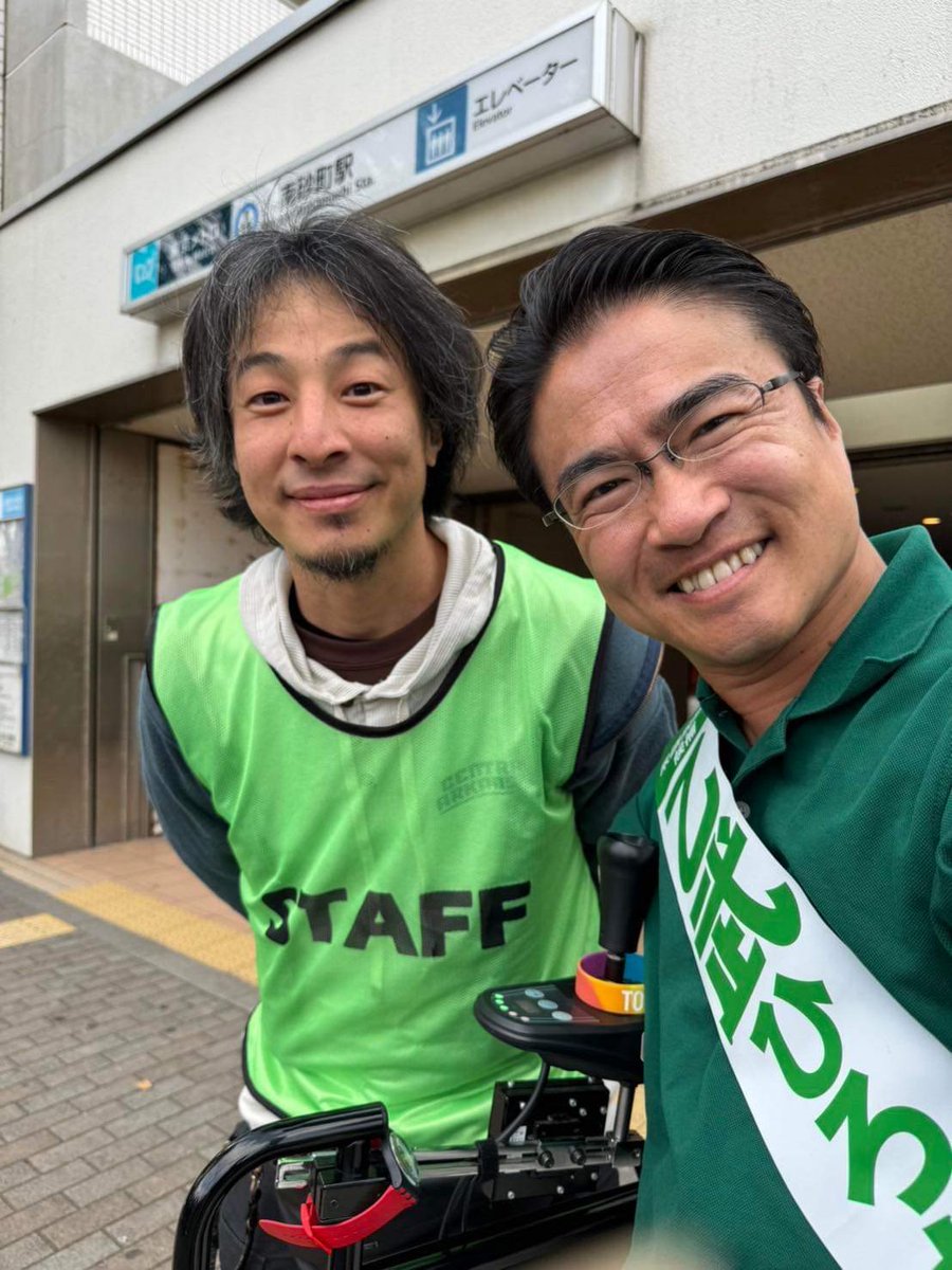 南砂町駅での街頭挨拶する乙武さんに合流。迷惑になるので拡声器を使わず、ビラも配らない。通勤途中の人達なので、立ち止まる事もないし、目が合うかどうかぐらい。選挙活動って、非効率の積み重ねだなぁ、、と思いつつ東西線から浅草線に乗って移動中のおいらです。