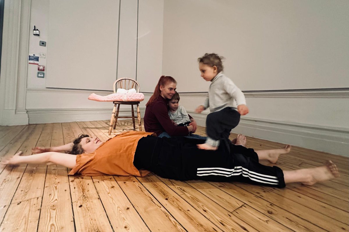 Mothers and their children will perform free at the @HattonGallery to mark the end of its latest exhibition, A is for Alma. @SamWonfor finds out more ➡️ theqt.online/dancing-with-m… @balletlorent