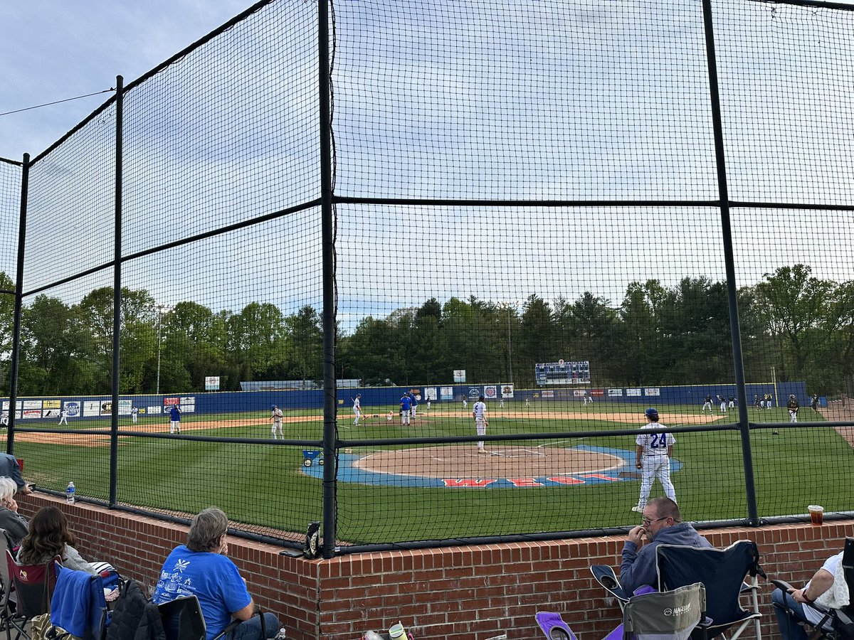 📍Mills River Out in Henderson County (for the first time!) to catch a pivotal Mountain 7 matchup between @THSMounties (16-4, 10-1 M7) and @WESTHHSBASEBALL (16-3, 8-1). Tuscola can clinch the conference with a win. A Falcons win will give them the edge with two M7 games left.